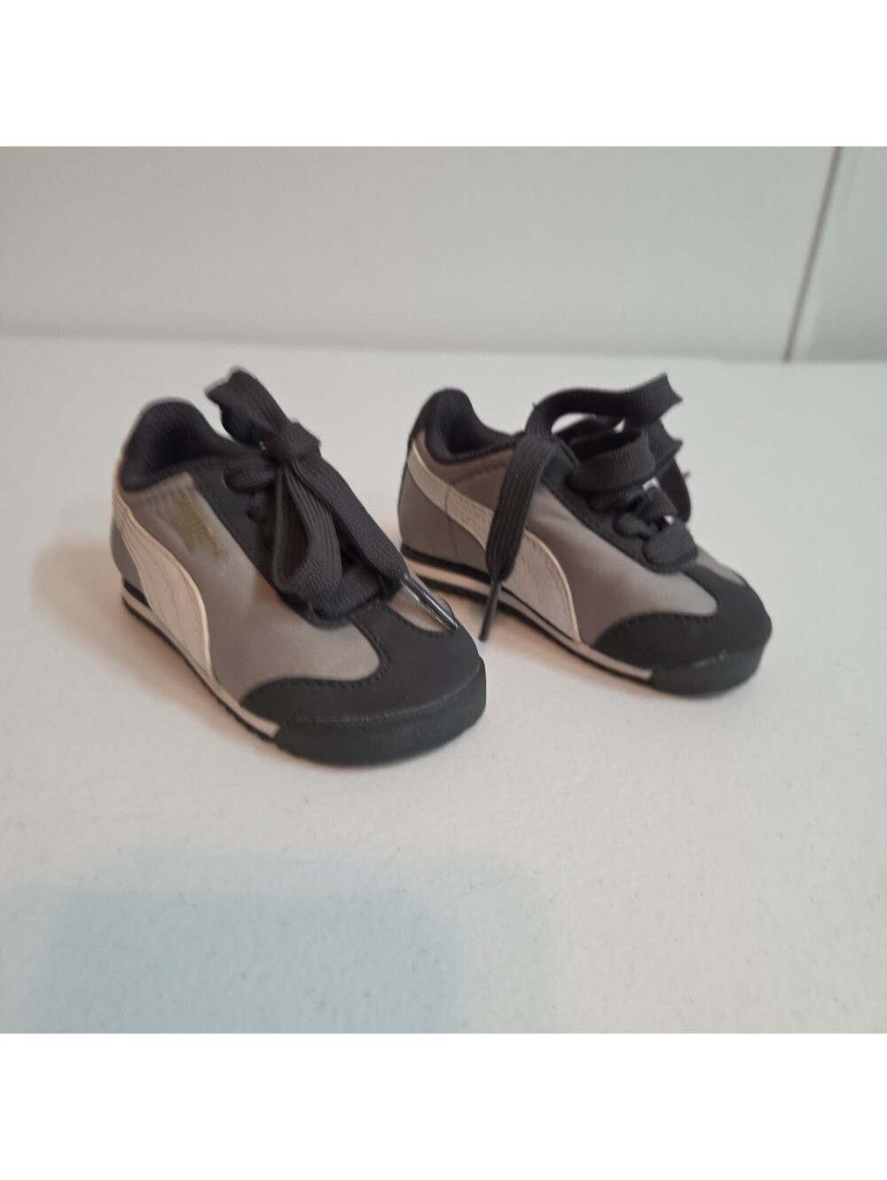 toddler/infant Puma Roma sneakers size 4C